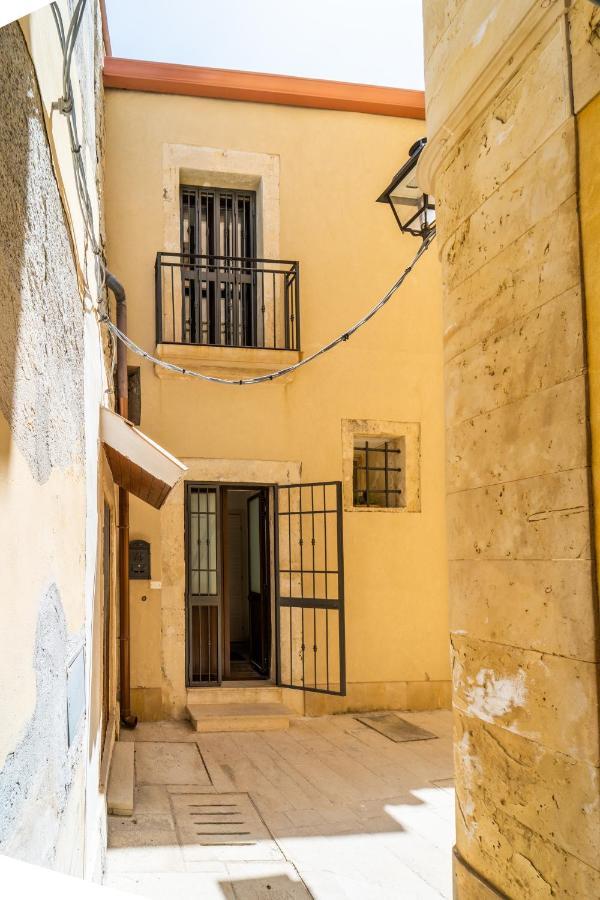 Casa Borbonica Cozy Apartment In Ortigia Ground Floor 시라쿠사 외부 사진